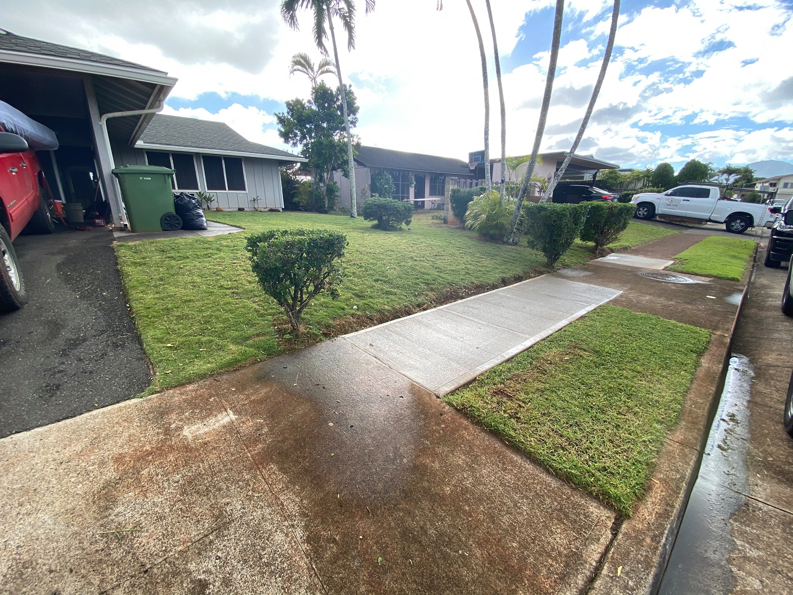 A freshly sodded and meticulously maintained front yard by LTN Yard Services LLC in Kaneohe, HI.