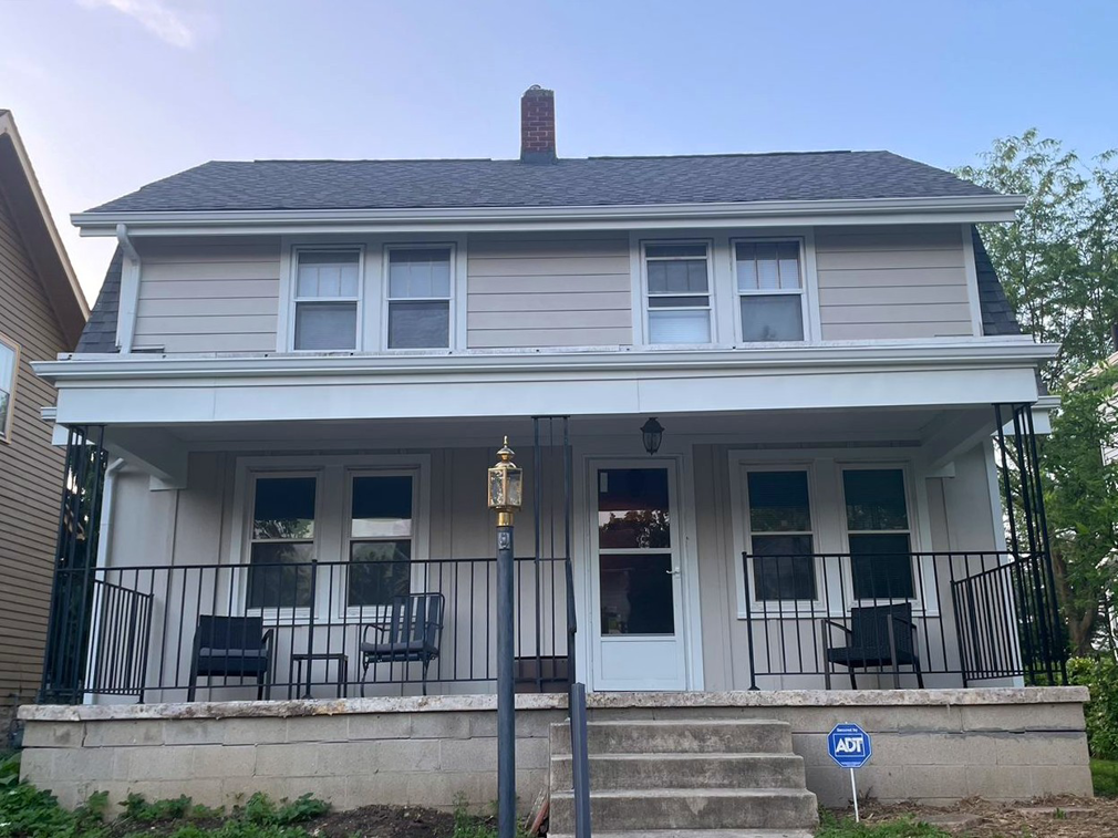 Front view of a charming house with newly installed light-colored horizontal siding by Ideal Siding Nashville, TN.
