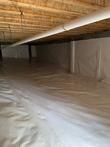 A fully encapsulated crawlspace with white vapor barrier, demonstrating water damage prevention by Allied Foundation & Crawlspace Solutions in Decatur, AL.