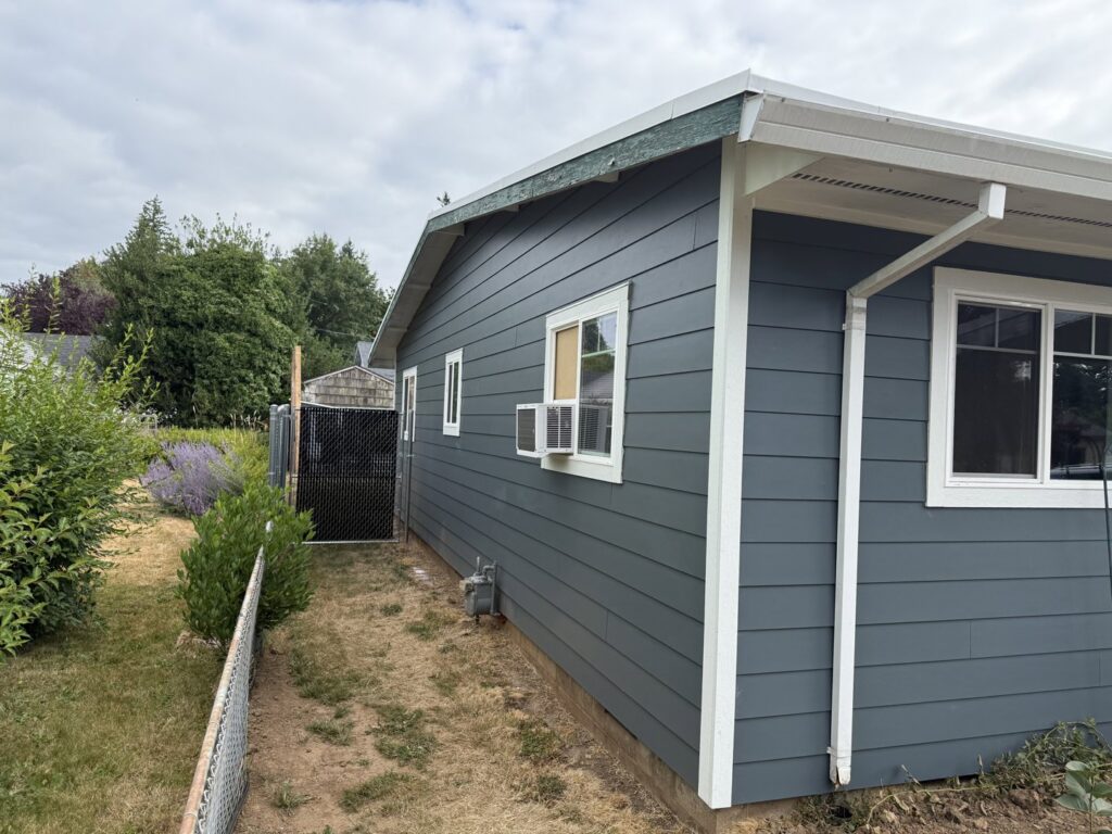A home featuring new dark grey siding installed by High Performance Homes in Vancouver, WA