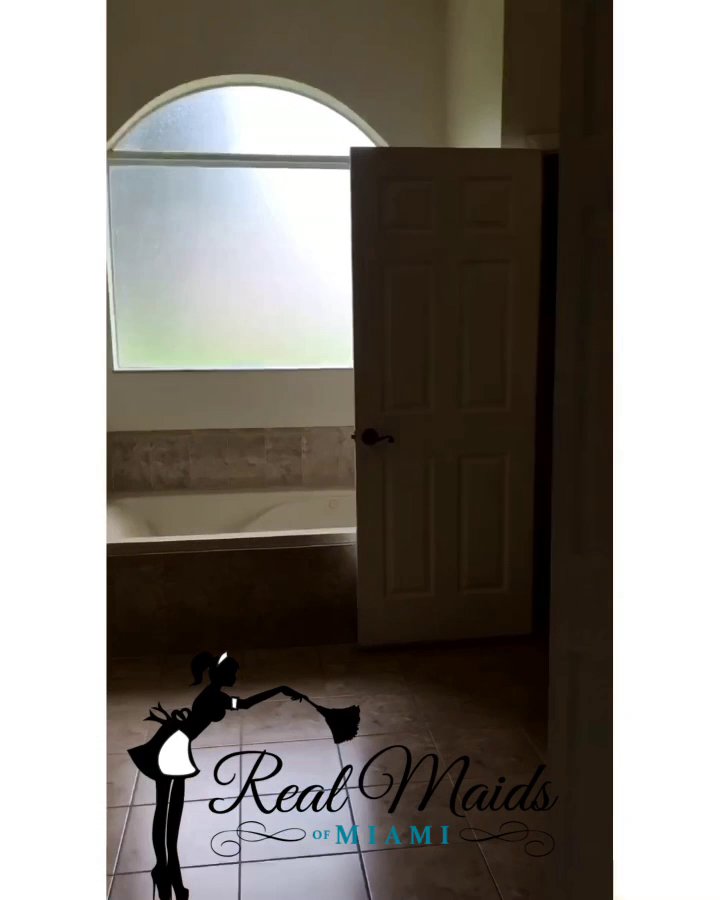 A spotless bathroom with a clean tub and tiled floor, cleaned by Real Maids of Miami, LLC in Miami, FL.