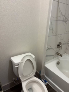 A spotless toilet and bathtub area, meticulously cleaned by Jess Cleaning in San Antonio, TX.