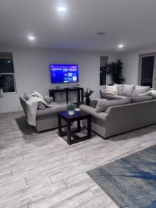 A tidy and inviting living room with comfortable sofas and a TV, cleaned by SuiteSpot Cleaners in Las Vegas, NV.